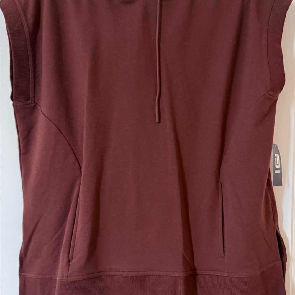Ideology Sleeveless Hooded Tunic Top in Burgundy - Picture 7 of 8